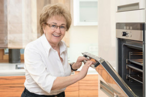 oven clean customer showing shining oven