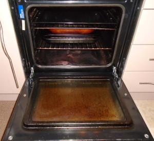 end of tenancy dirty oven before cleaning lanarkshire